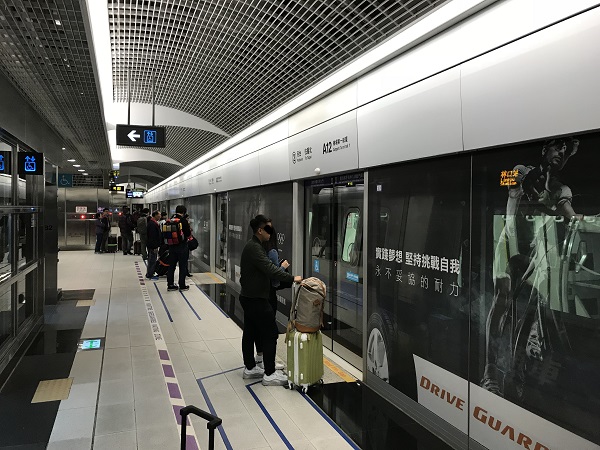 MRT桃園国際空港駅のホーム MRT桃園国際空港駅のホーム