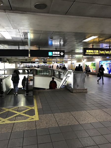 板南線乗り場 板南線乗り場