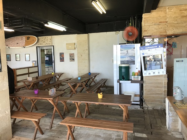 まずは店内で説明を受ける