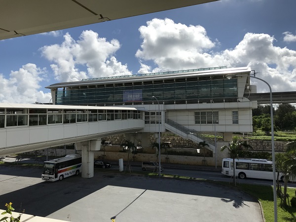 おすすめ沖縄レンタカーを早く借りるコツは那覇空港で借りないこと！