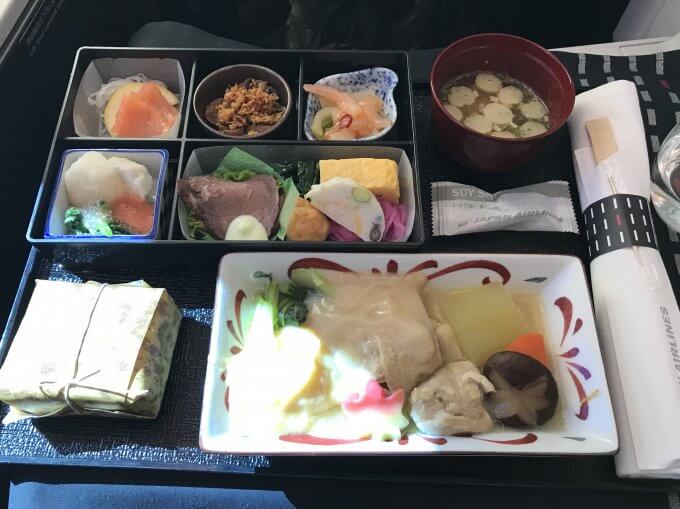 JL827機内食