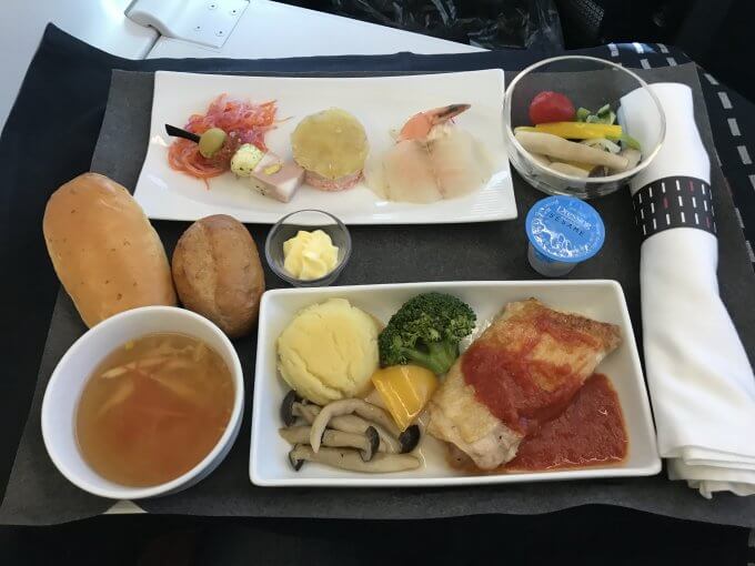 JL828機内食洋食