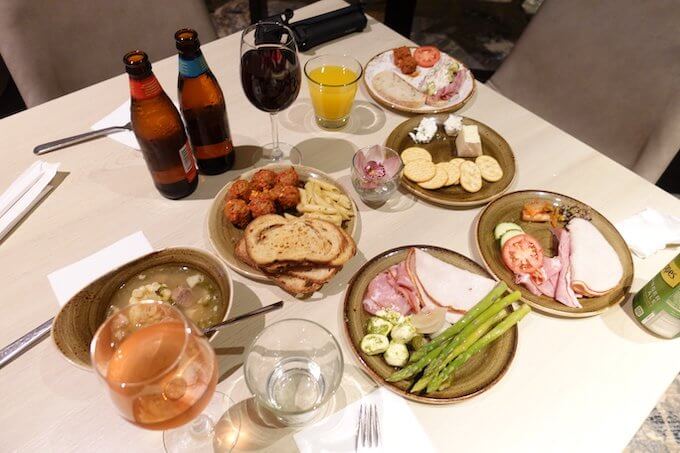 シェラトン・ワイキキのレアヒ・クラブ・ラウンジのカクテルタイムに食べた軽食