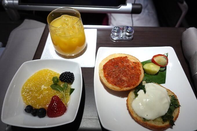 ハワイアン航空ビジネスクラスの機内食